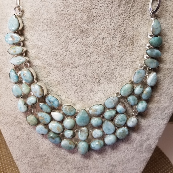 BREATHTAKING NECKLACE NWOT - Picture 3 of 9